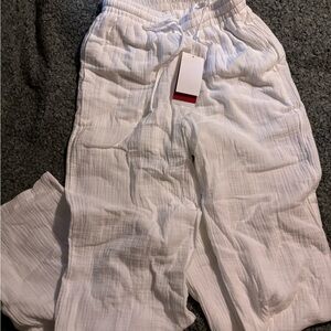 Q2 White Women's Trousers